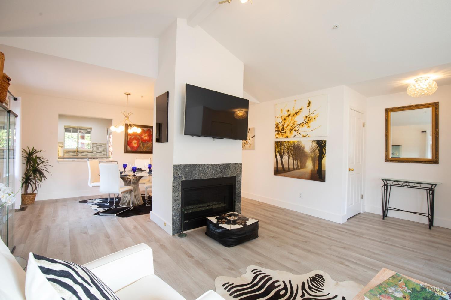 427-429 University St