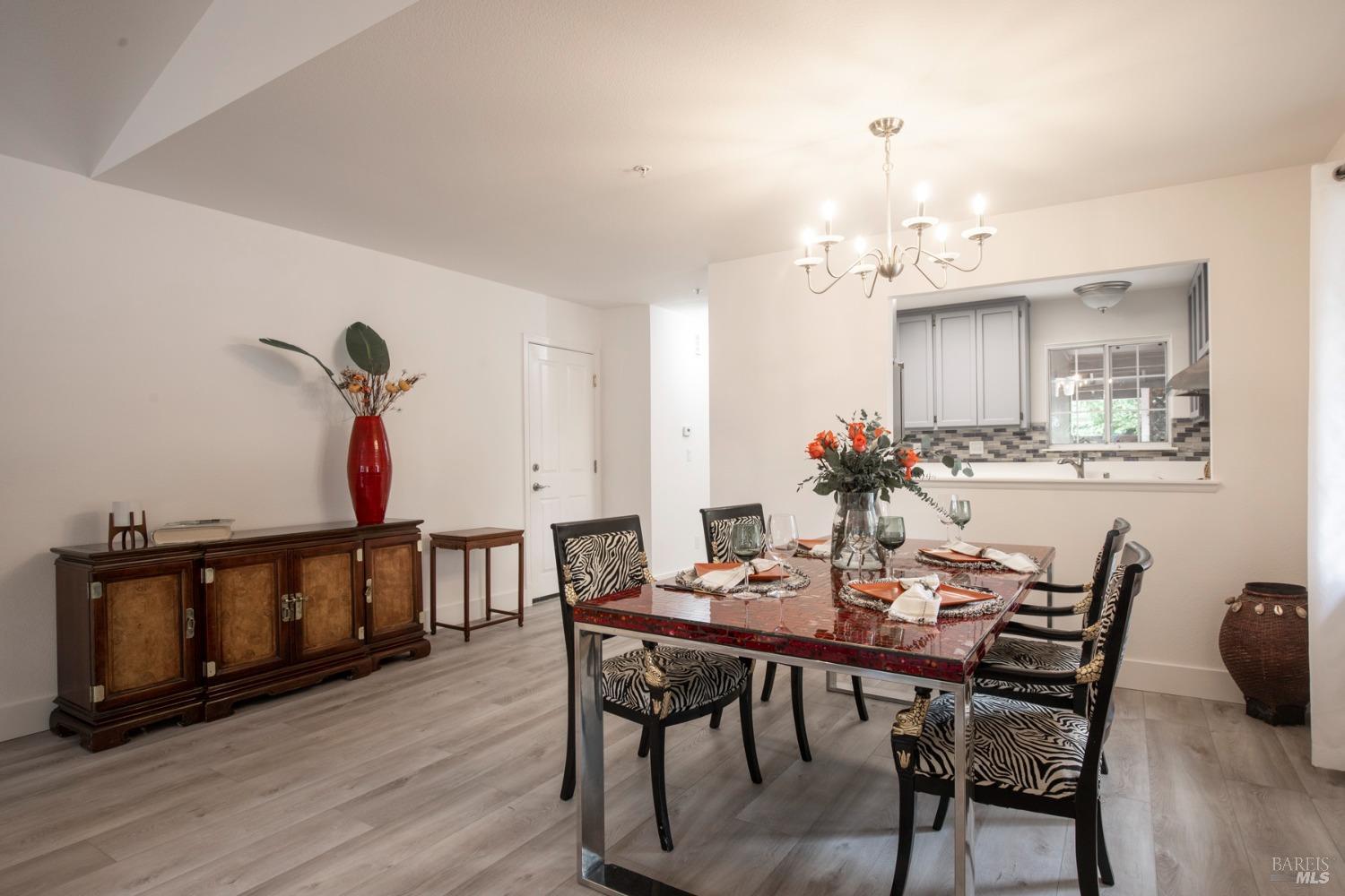 427-429 University St