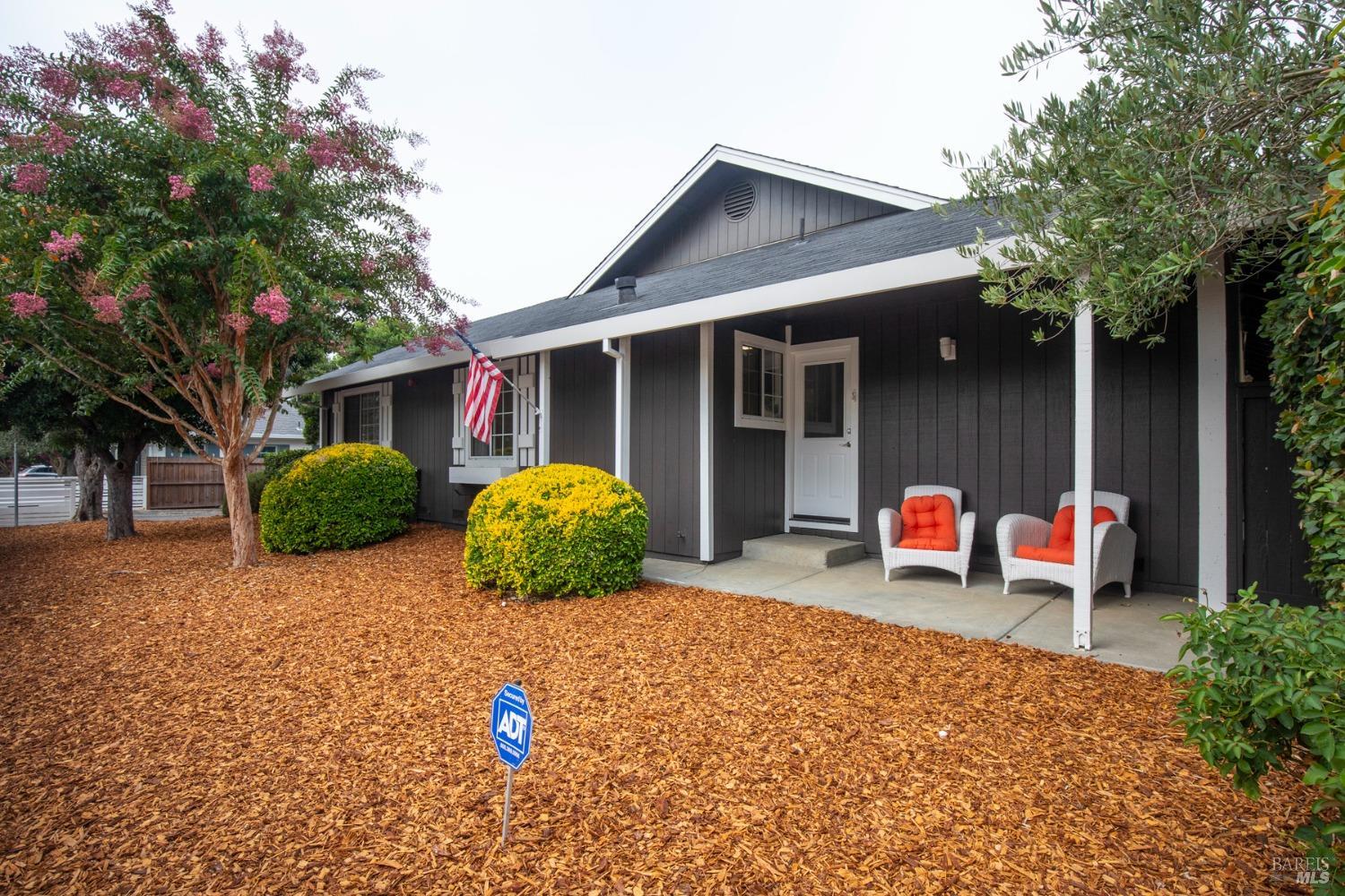 427-429 University St