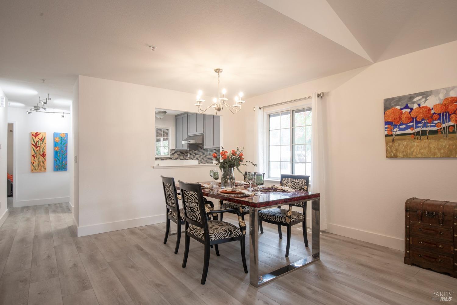 427-429 University St