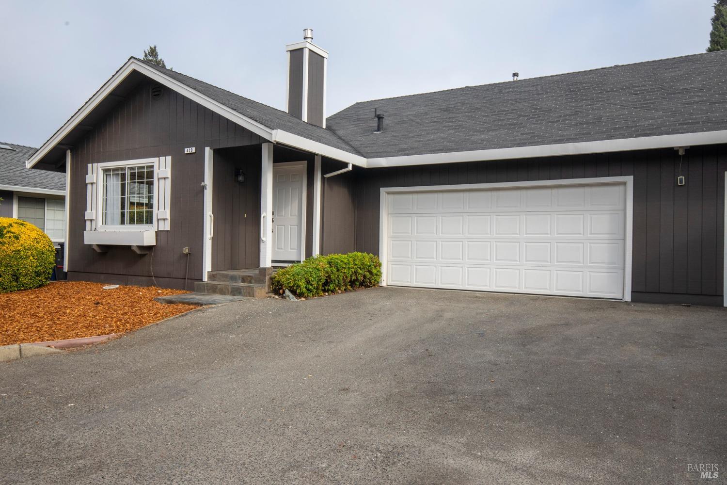 427-429 University St