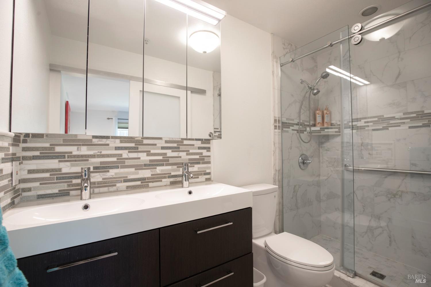 427-429 University St