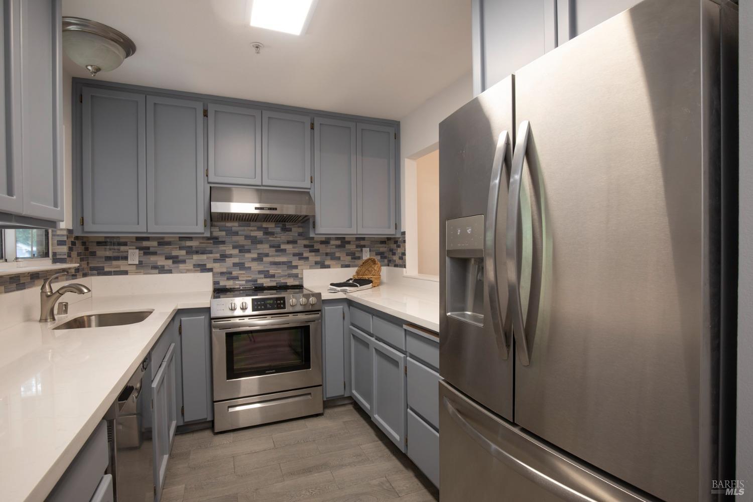 427-429 University St