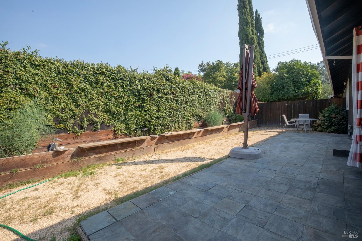 427-429 University St