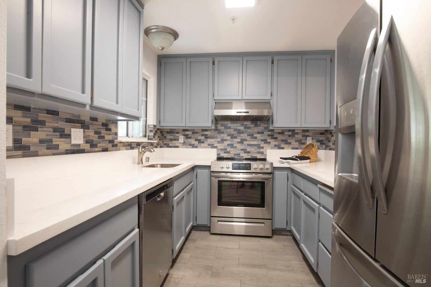 427-429 University St