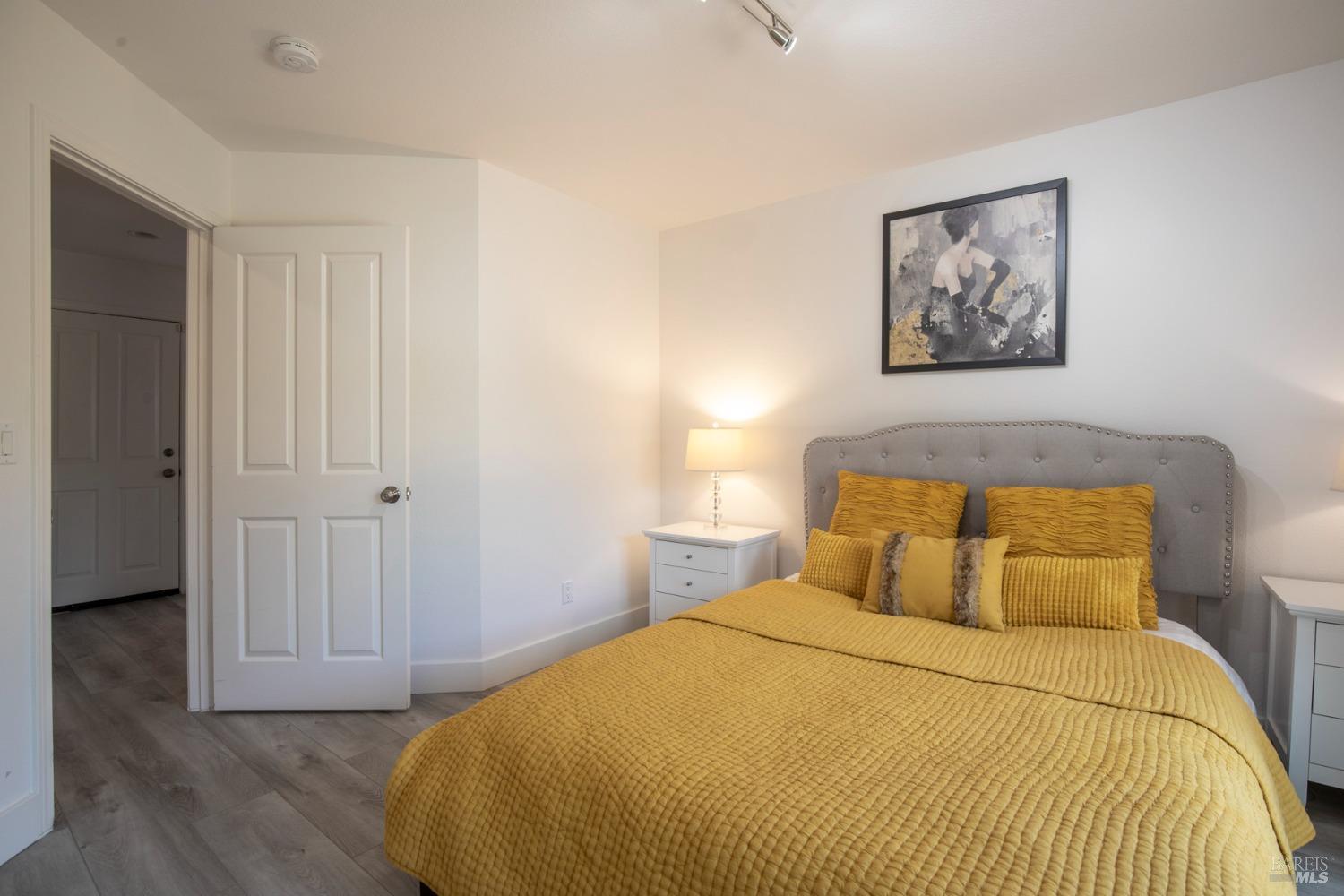 427-429 University St