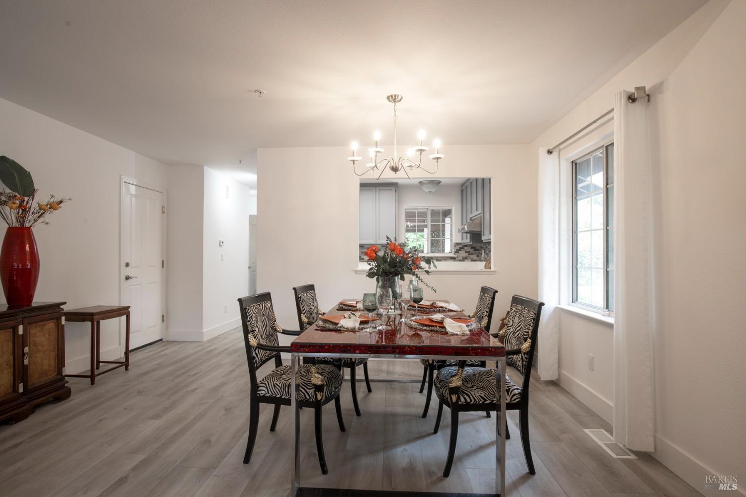 427-429 University St