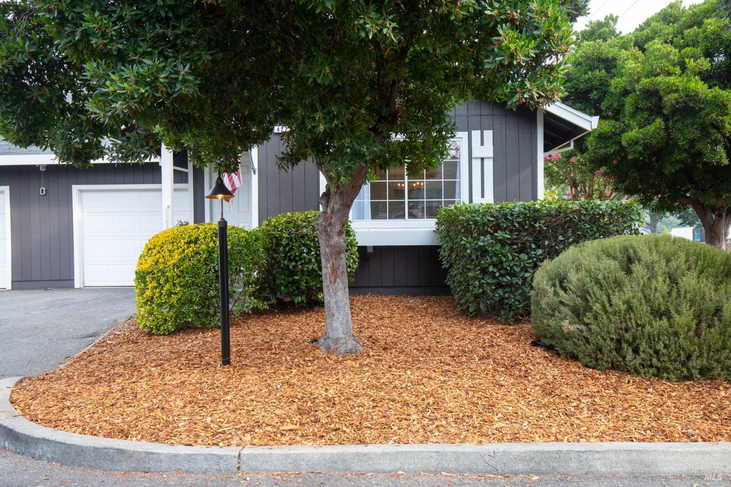 427-429 University St