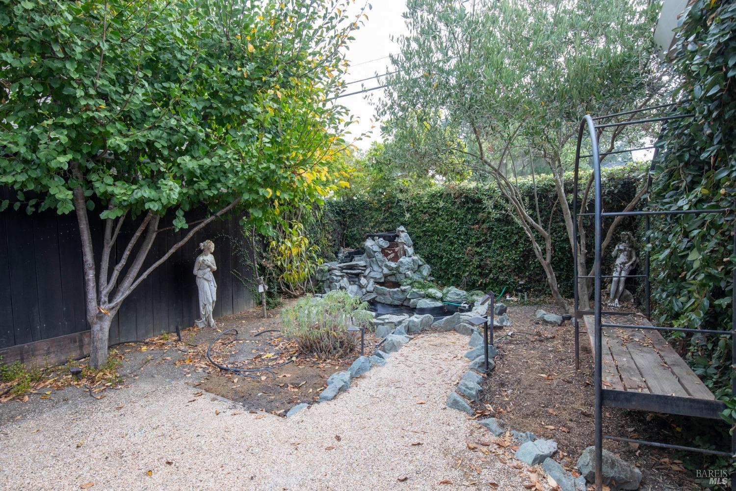 427-429 University St