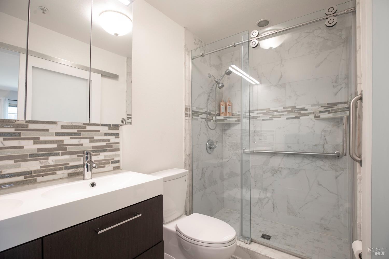 427-429 University St