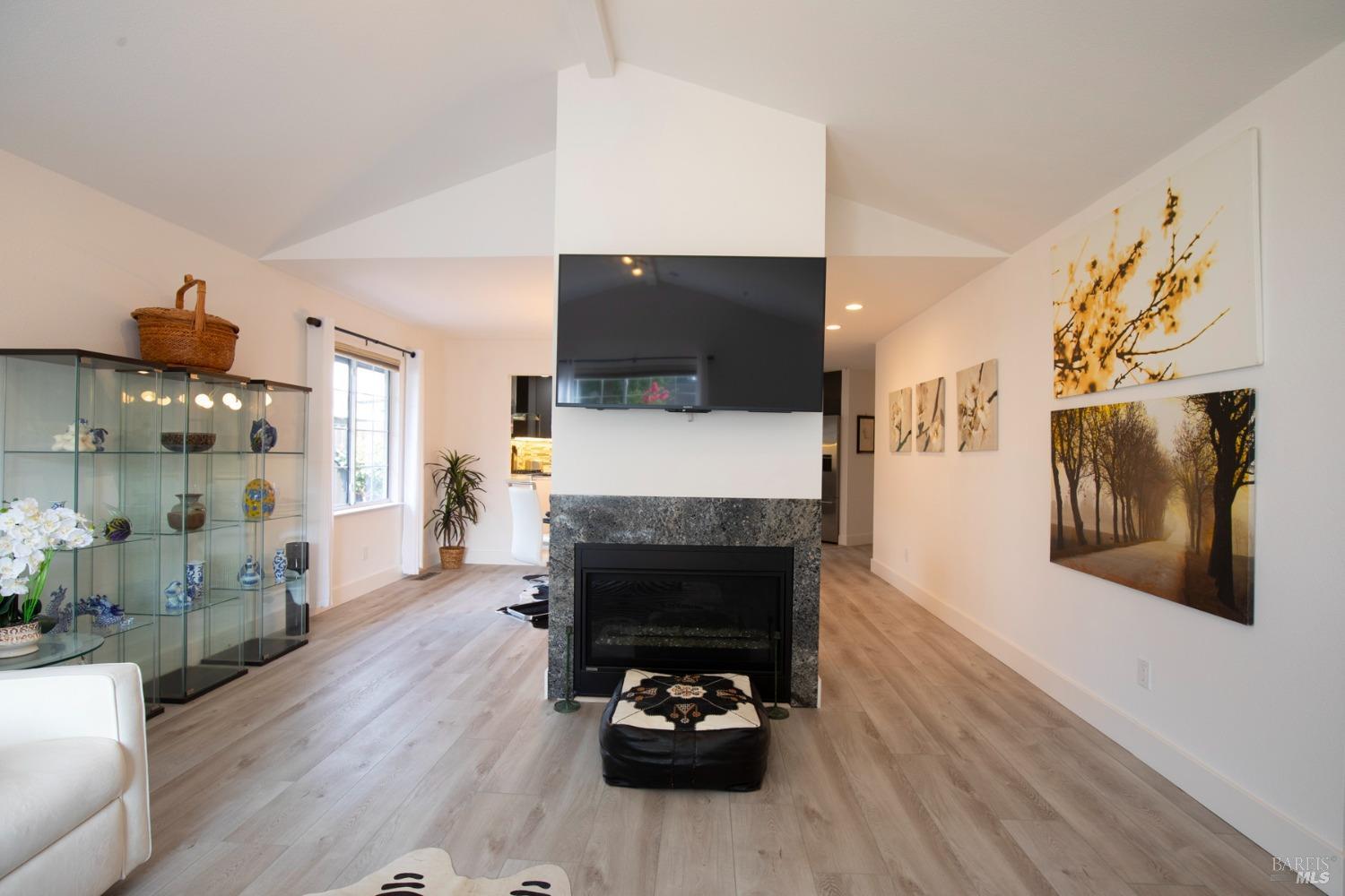 427-429 University St