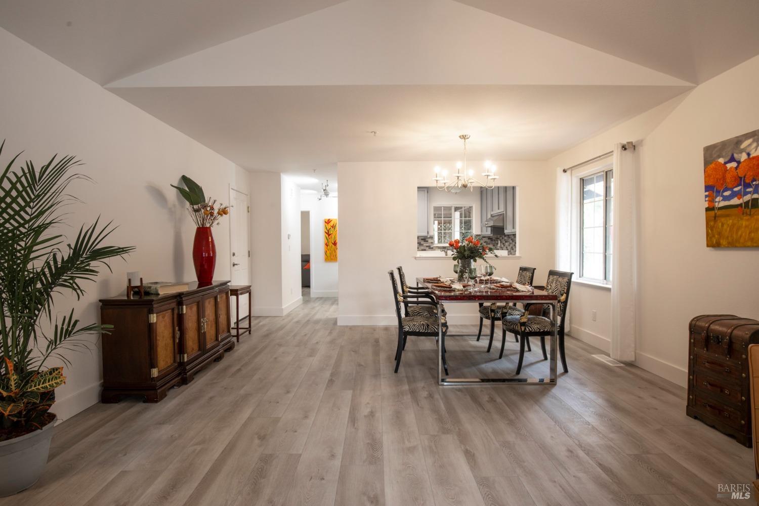 427-429 University St