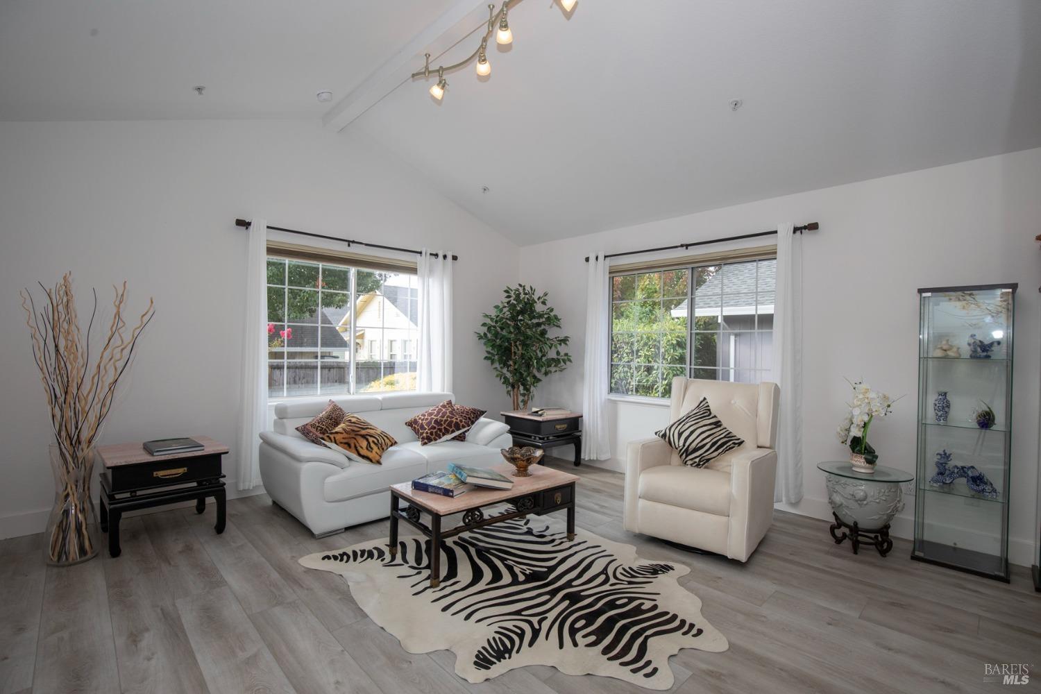 427-429 University St