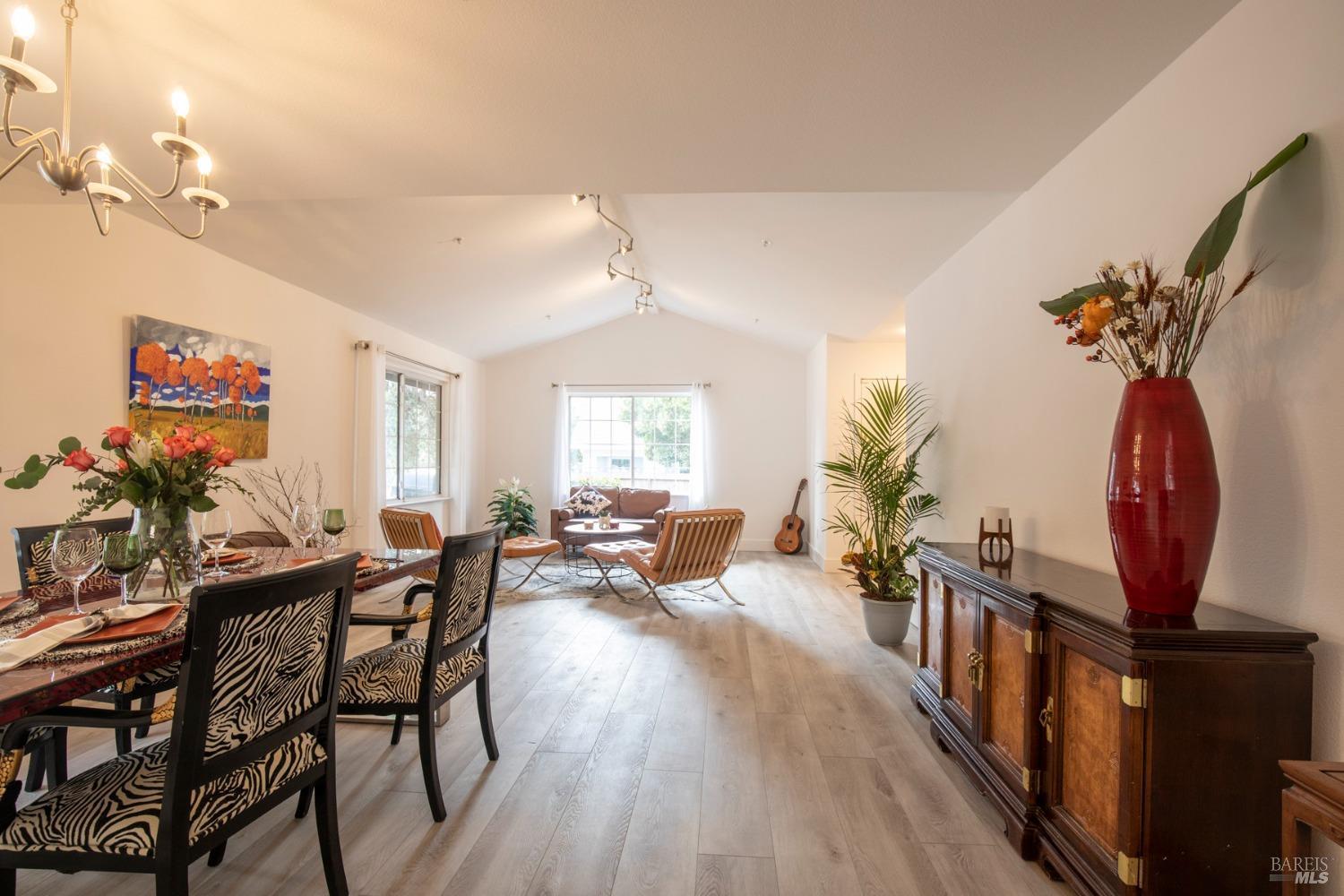 427-429 University St