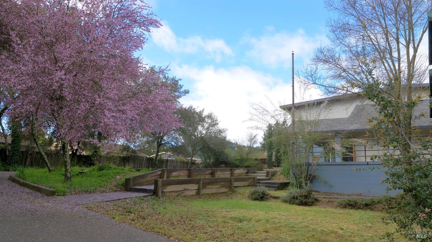 686 S Cloverdale Blvd