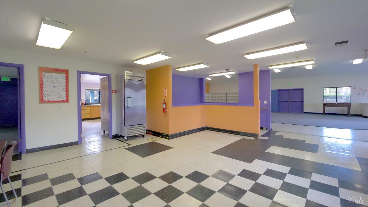 686 S Cloverdale Blvd