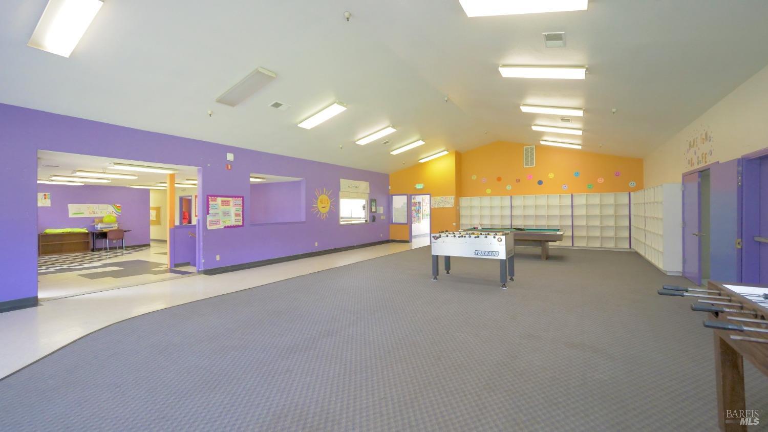 686 S Cloverdale Blvd