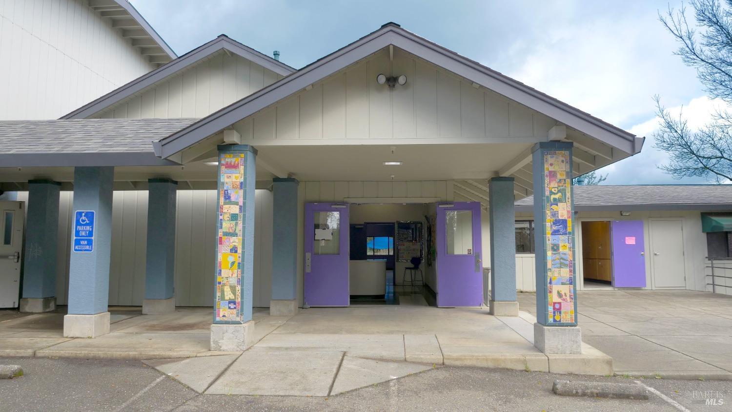 686 S Cloverdale Blvd