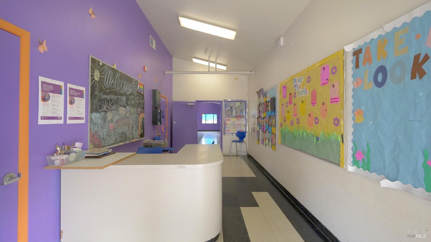 686 S Cloverdale Blvd