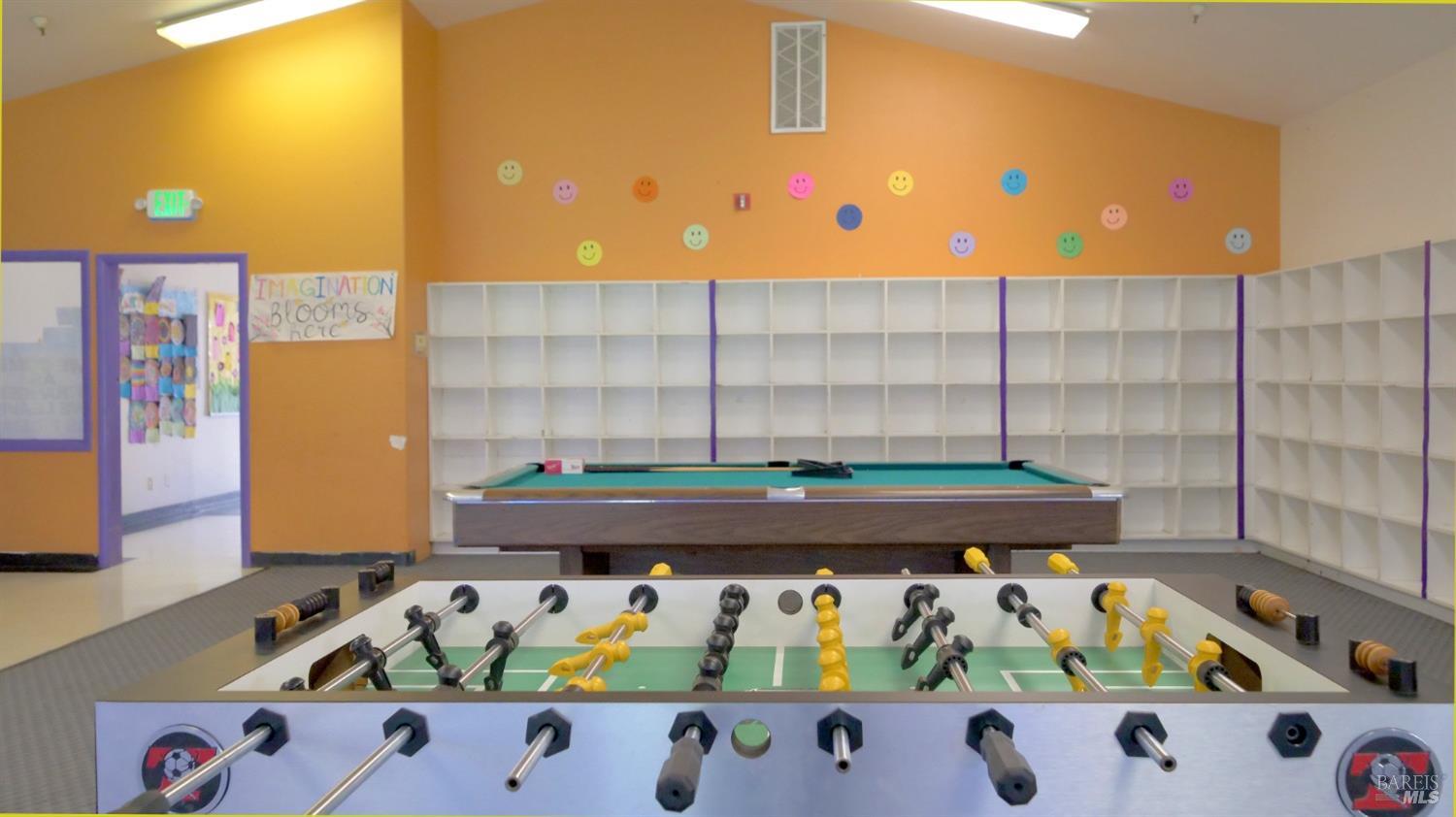 686 S Cloverdale Blvd