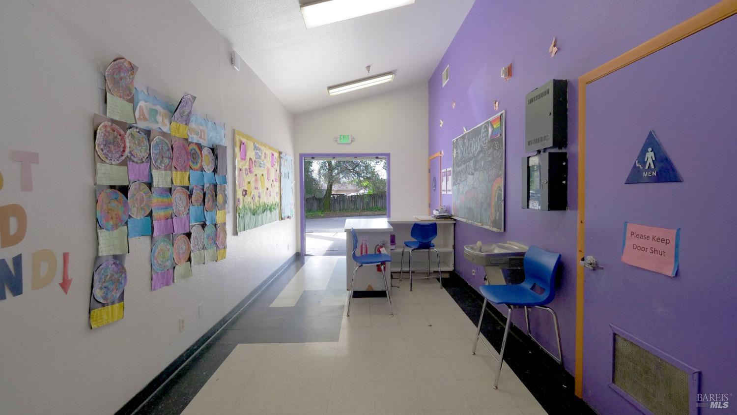 686 S Cloverdale Blvd