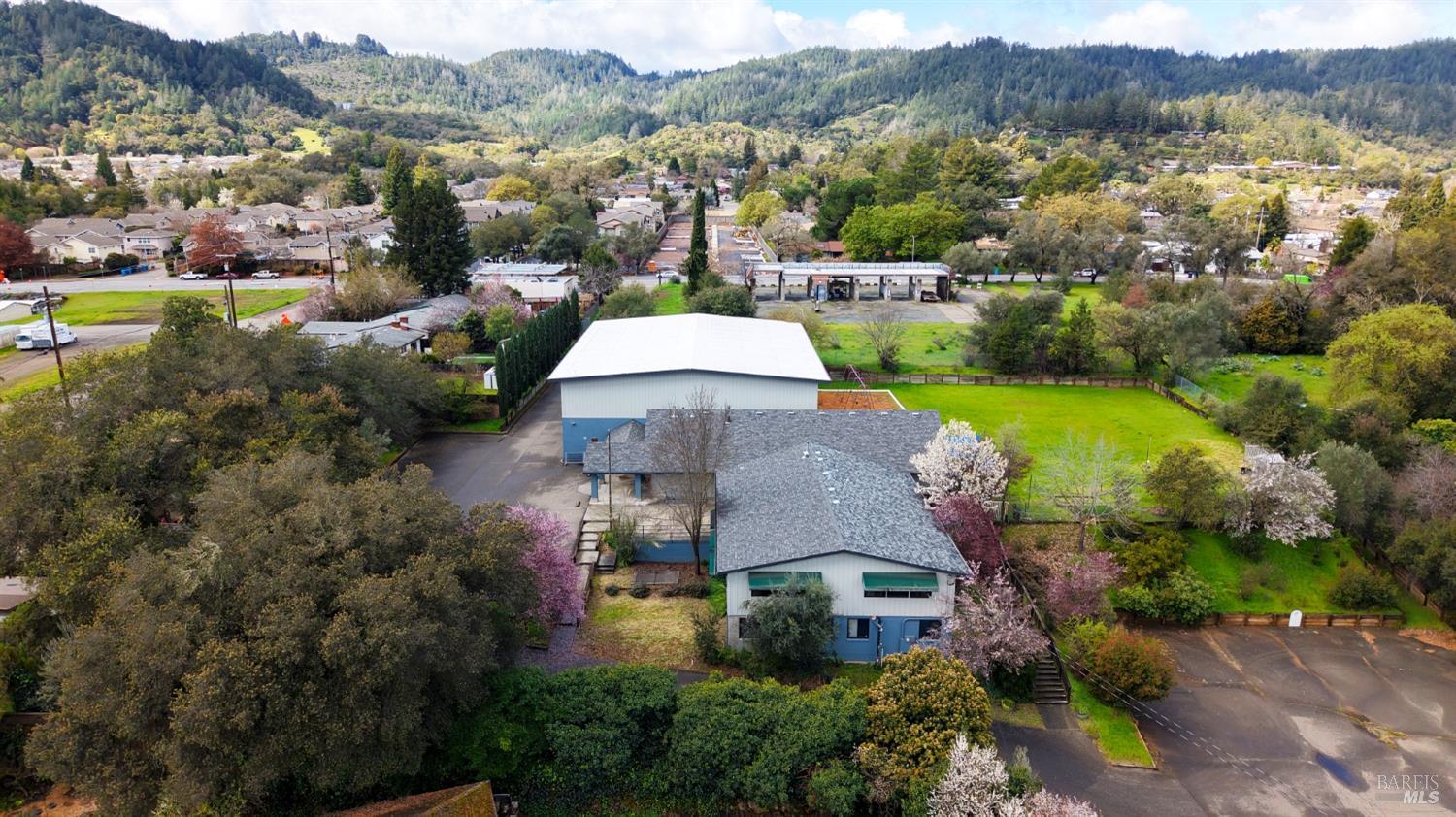 686 S Cloverdale Blvd