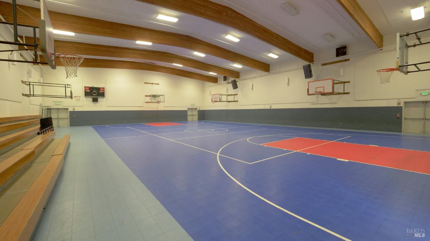 686 S Cloverdale Blvd