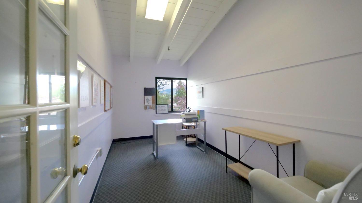 686 S Cloverdale Blvd