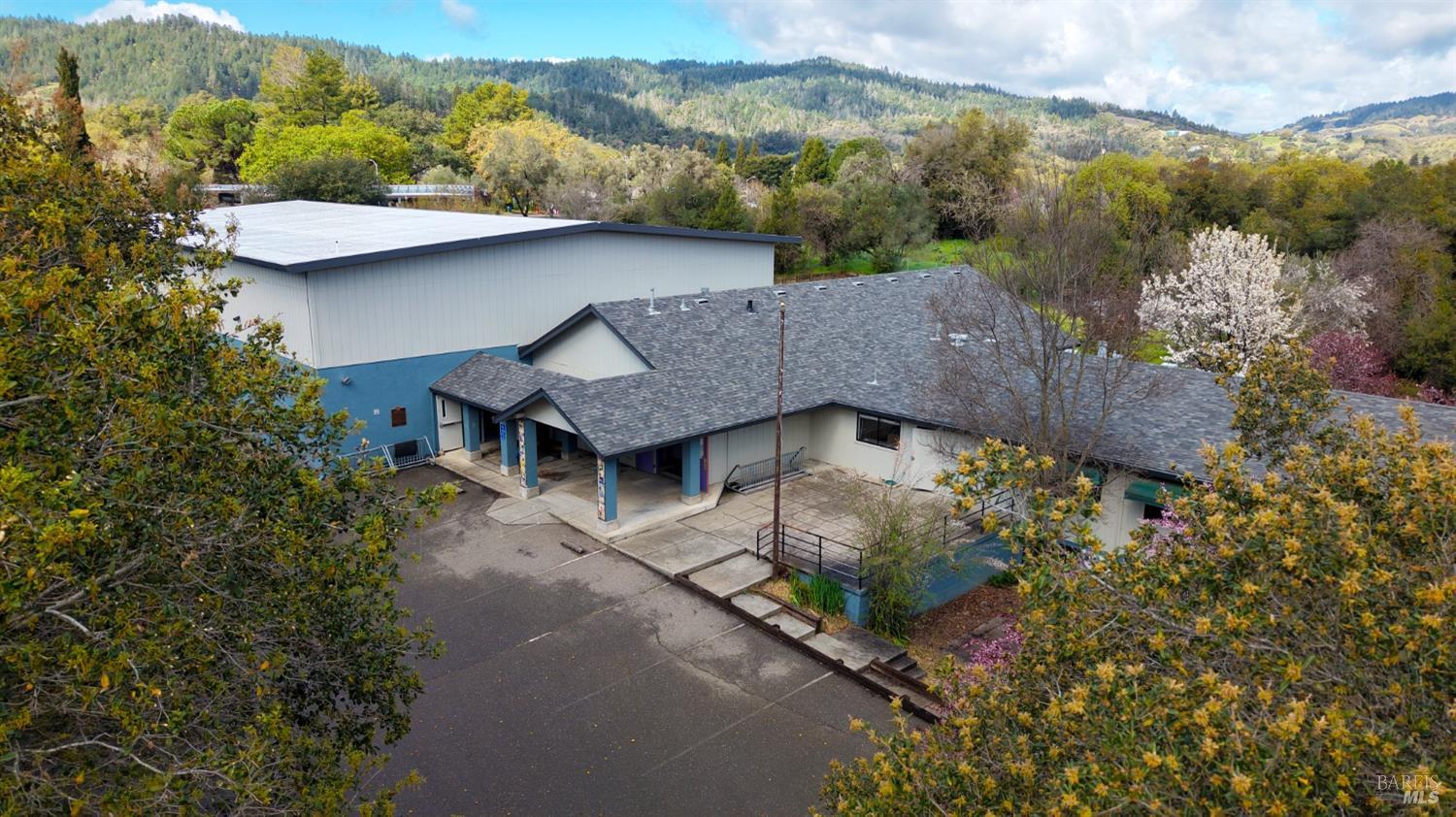 686 S Cloverdale Blvd