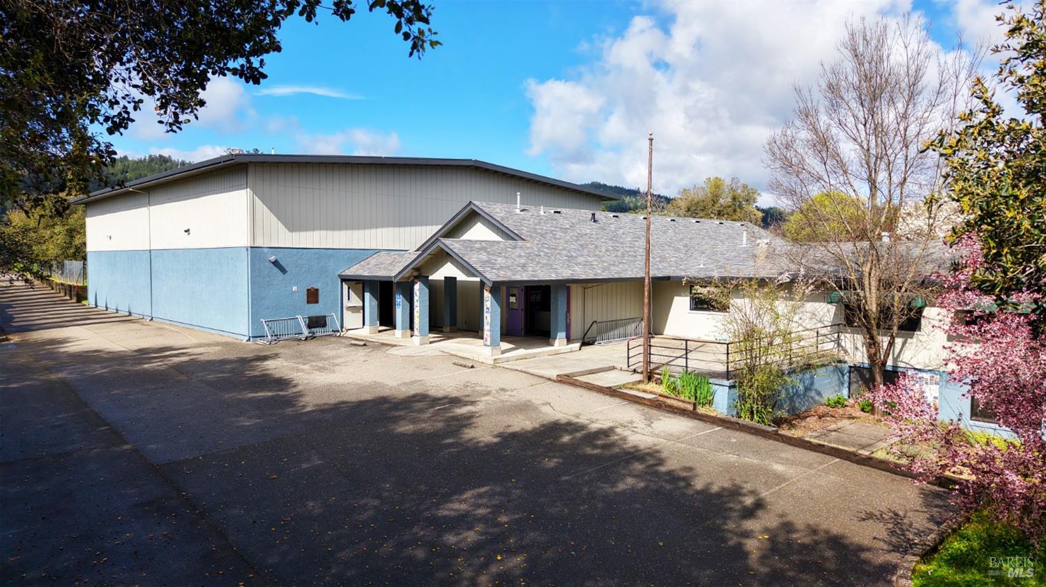 686 S Cloverdale Blvd