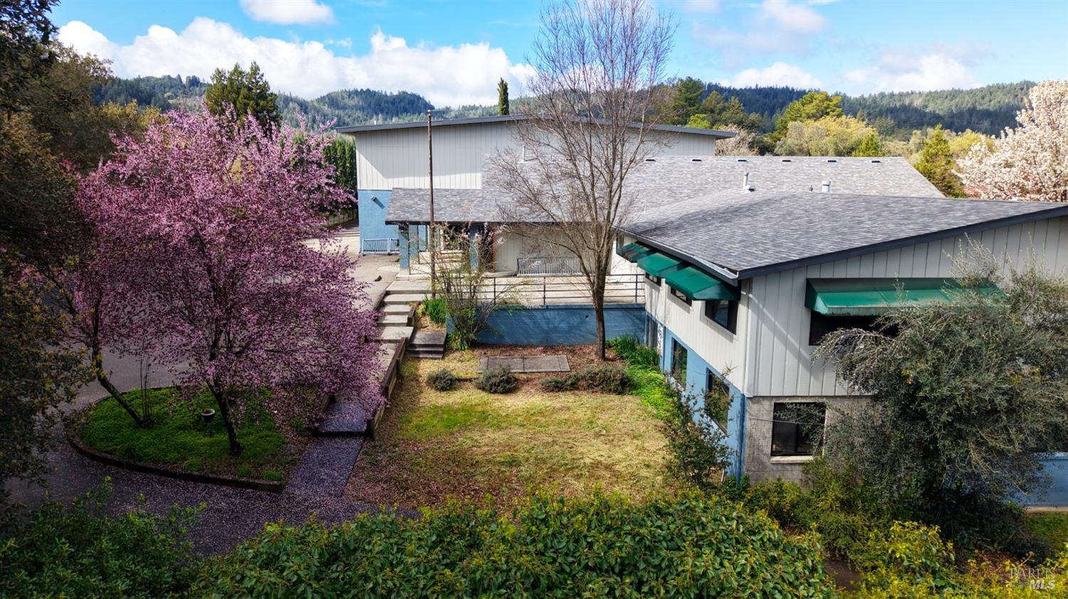 686 S Cloverdale Blvd