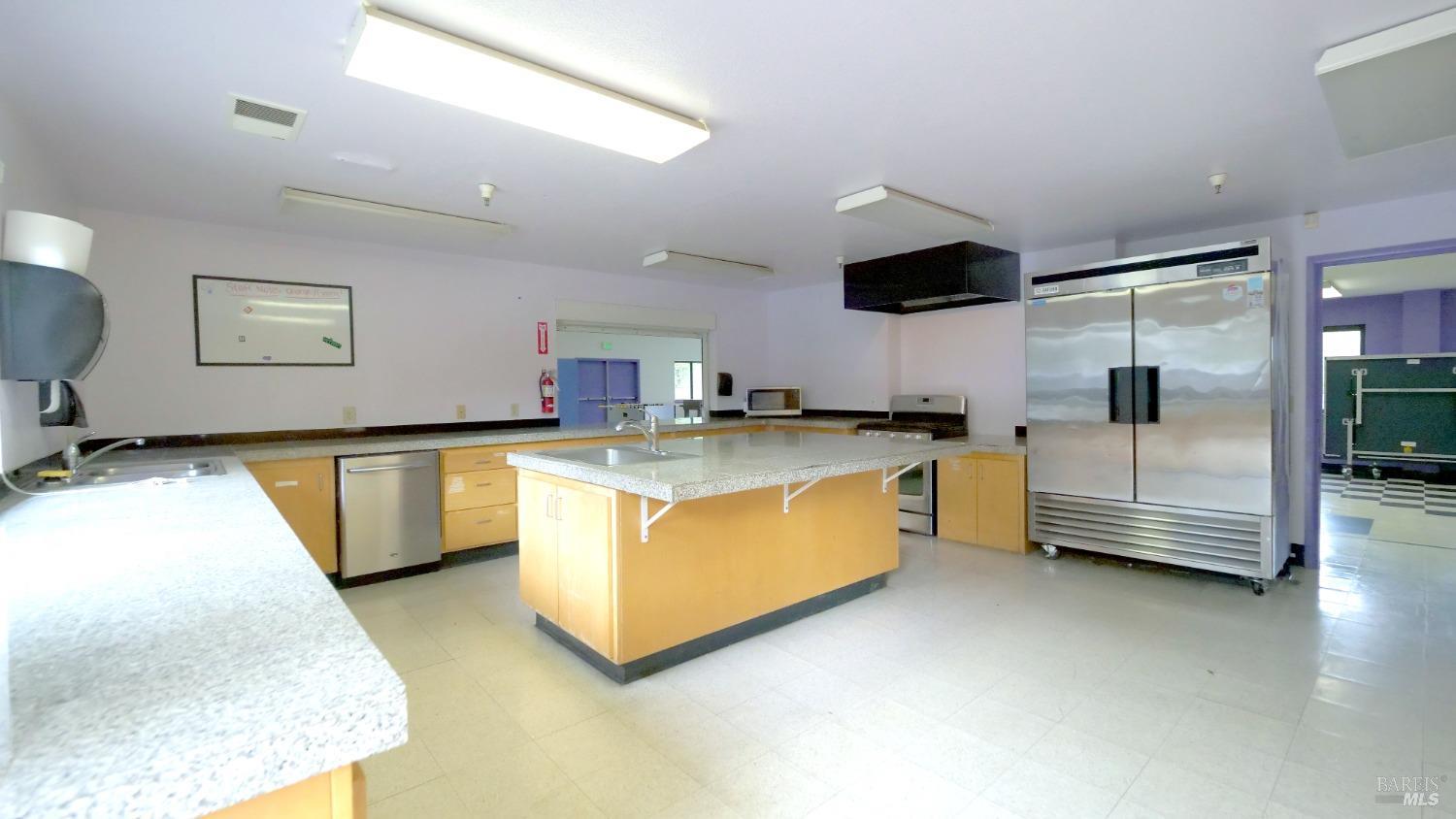 686 S Cloverdale Blvd