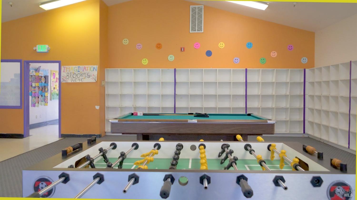 686 S Cloverdale Blvd