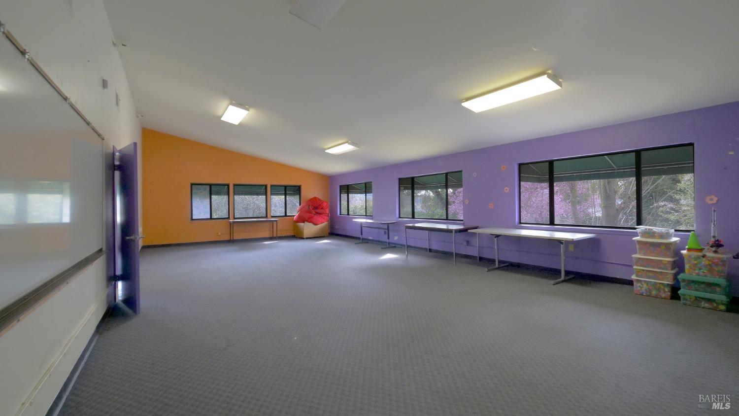 686 S Cloverdale Blvd