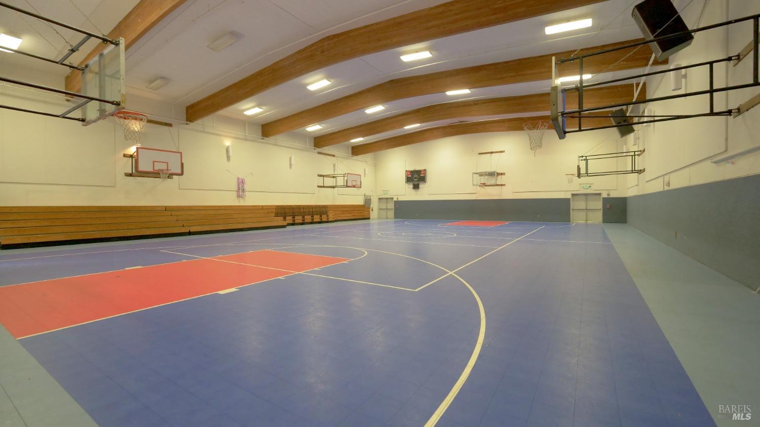 686 S Cloverdale Blvd