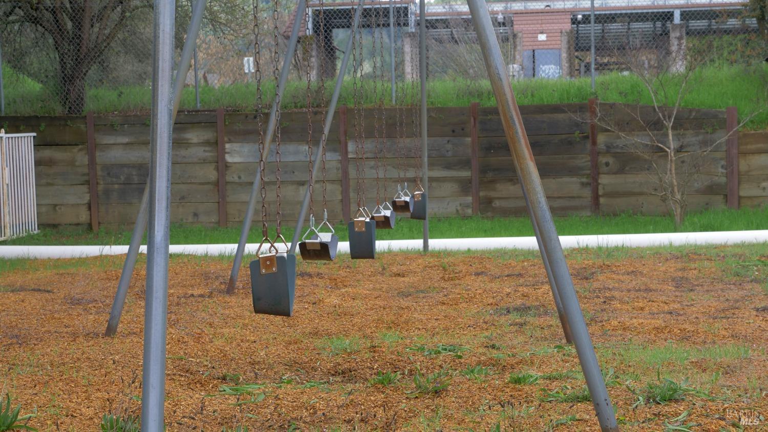 686 S Cloverdale Blvd