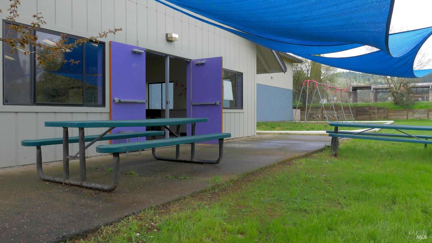 686 S Cloverdale Blvd