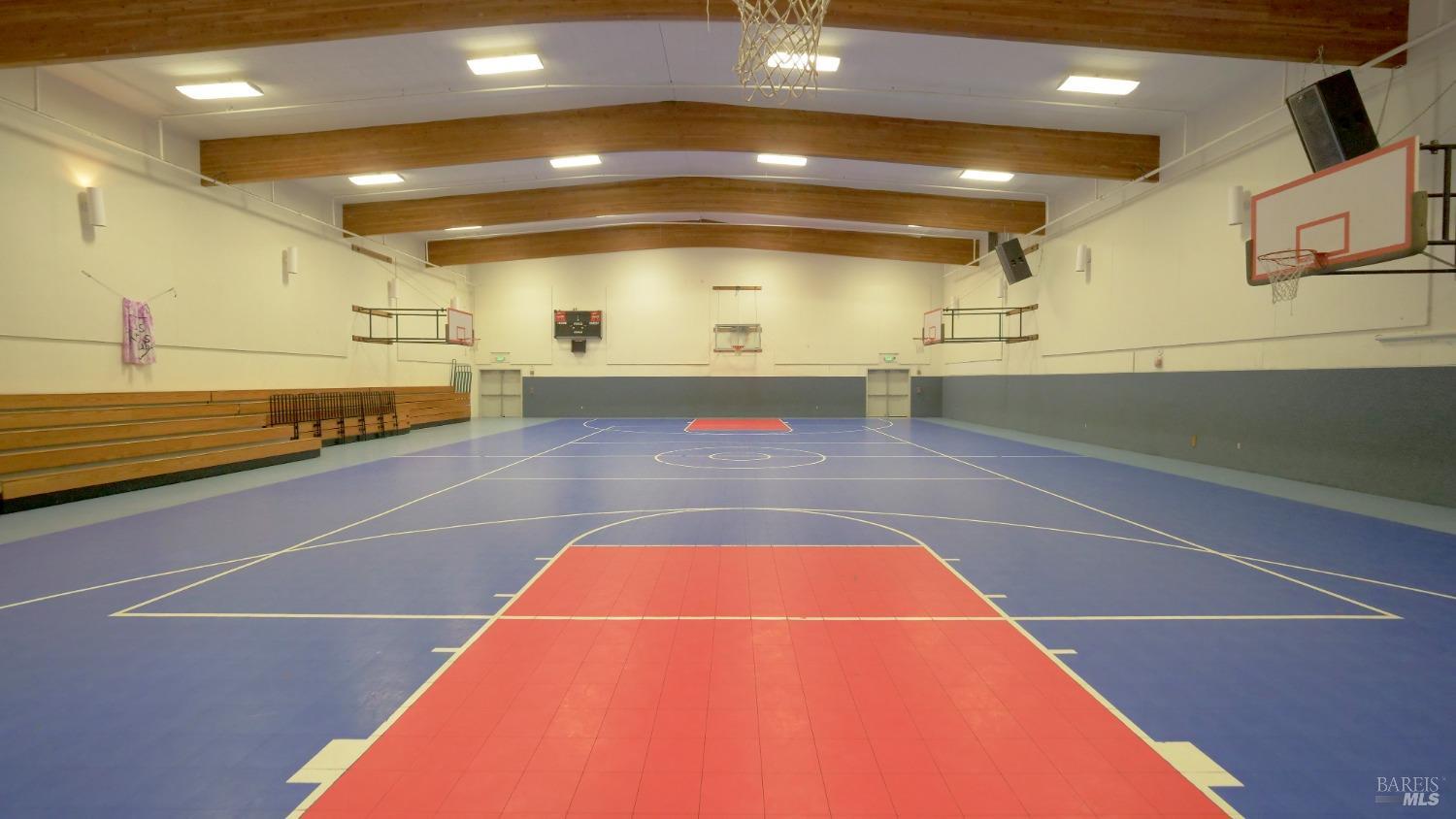 686 S Cloverdale Blvd