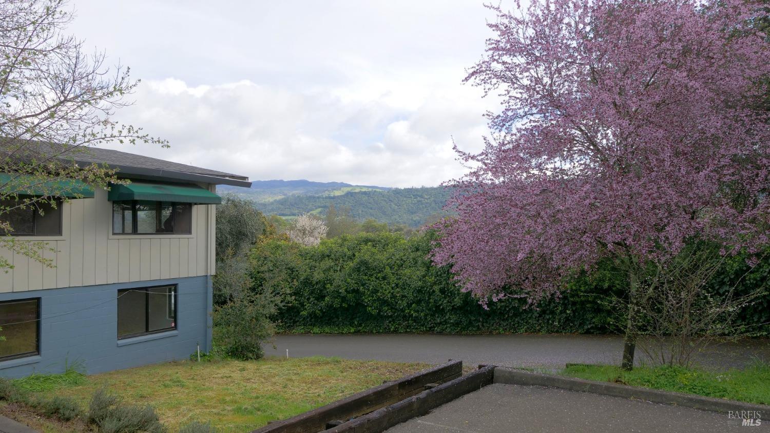 686 S Cloverdale Blvd