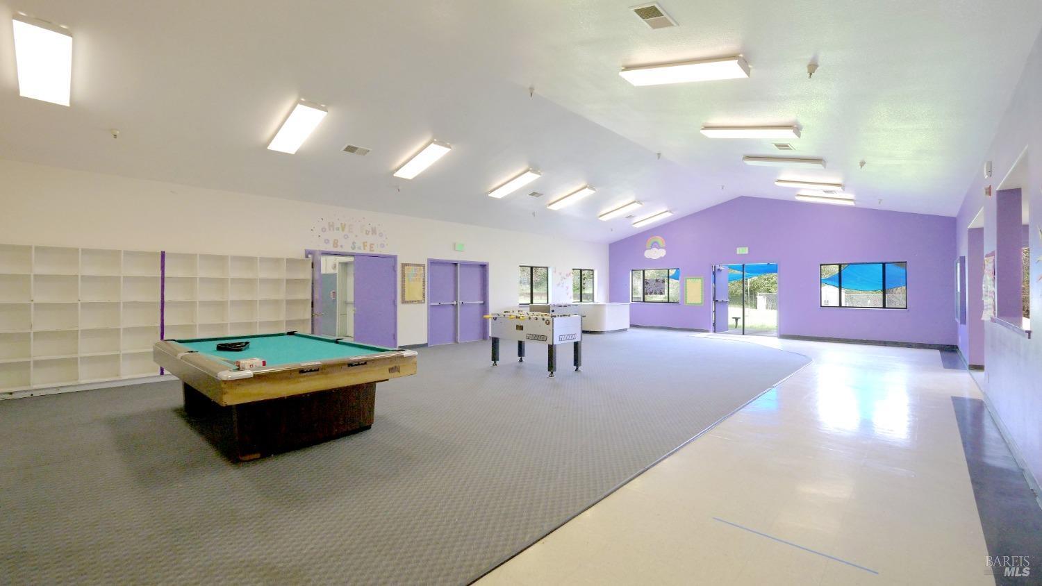 686 S Cloverdale Blvd