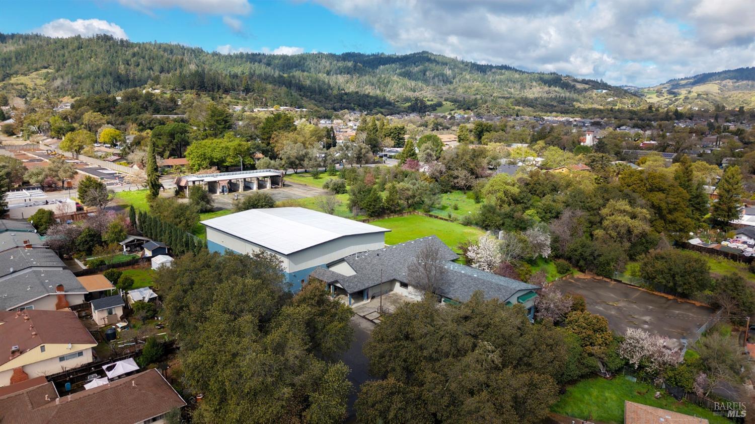 686 S Cloverdale Blvd