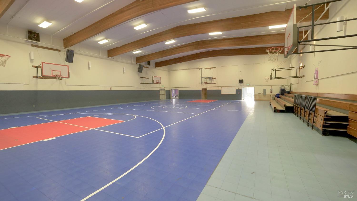 686 S Cloverdale Blvd