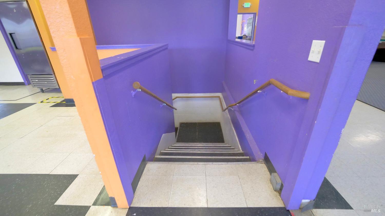 686 S Cloverdale Blvd