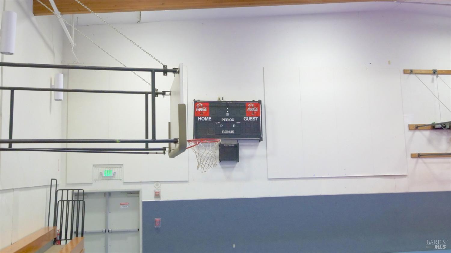 686 S Cloverdale Blvd