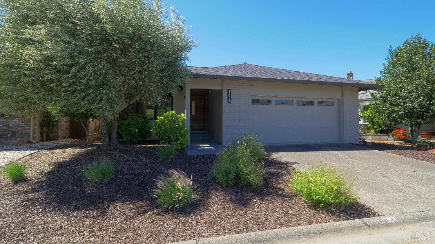 1306 Pinon Dr