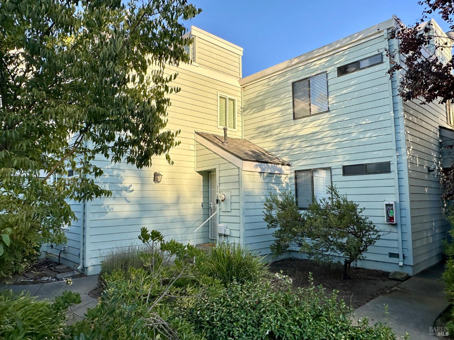 172 Courtyards East