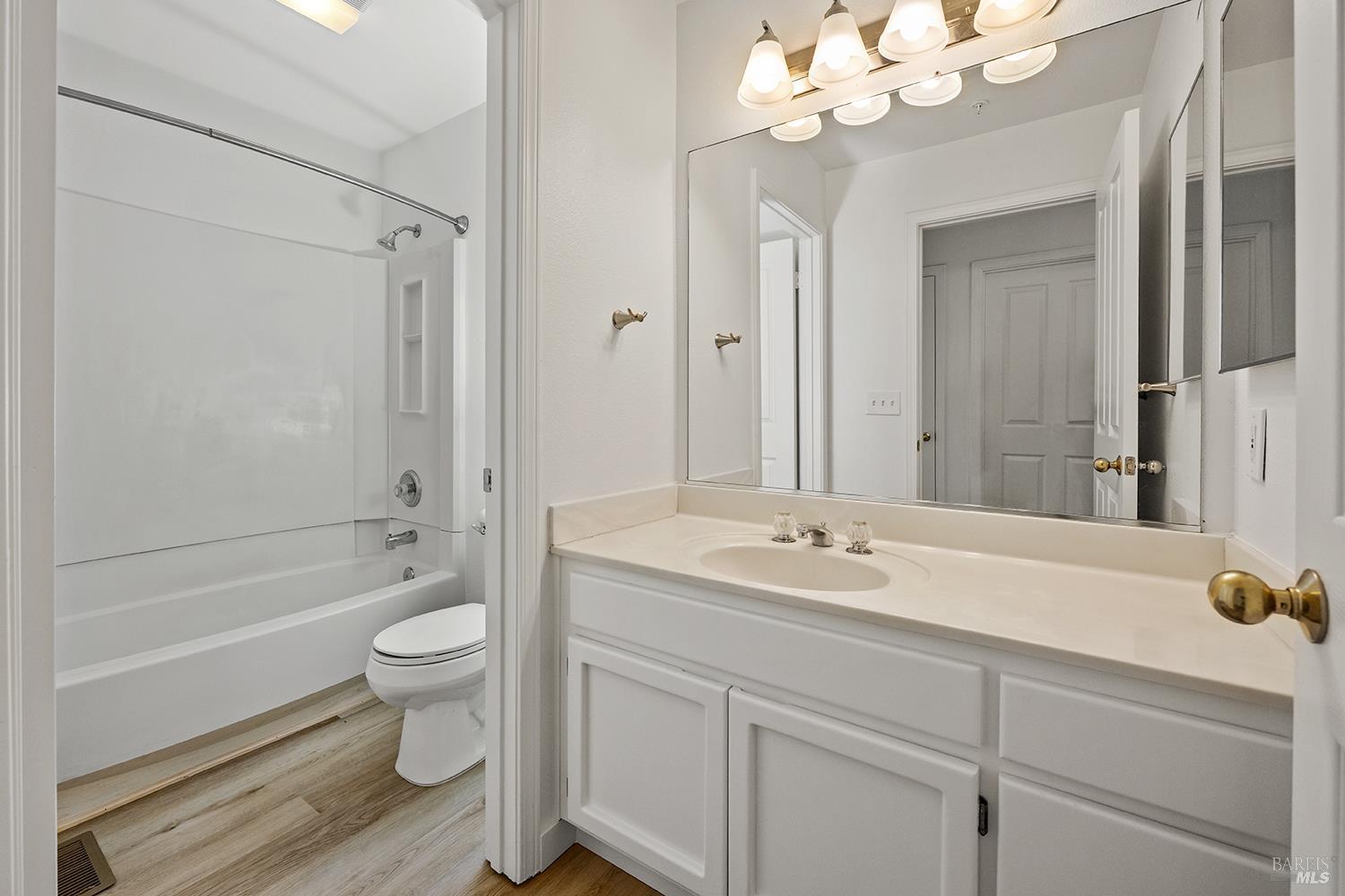 431-433 University St