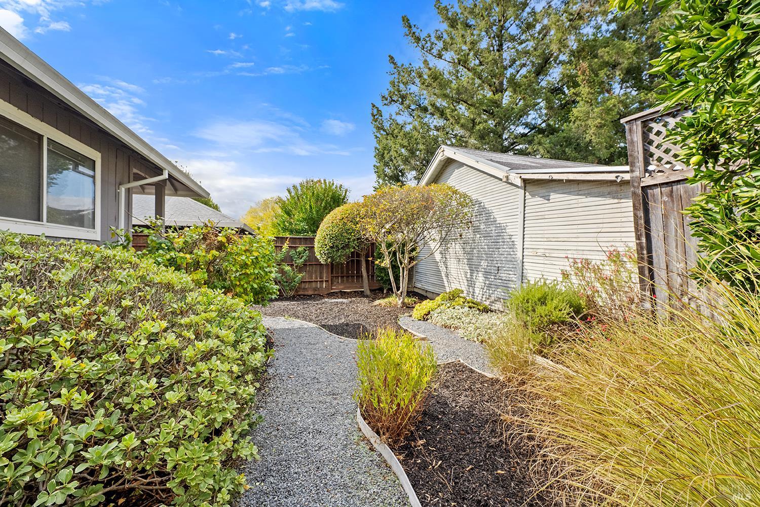 431-433 University St