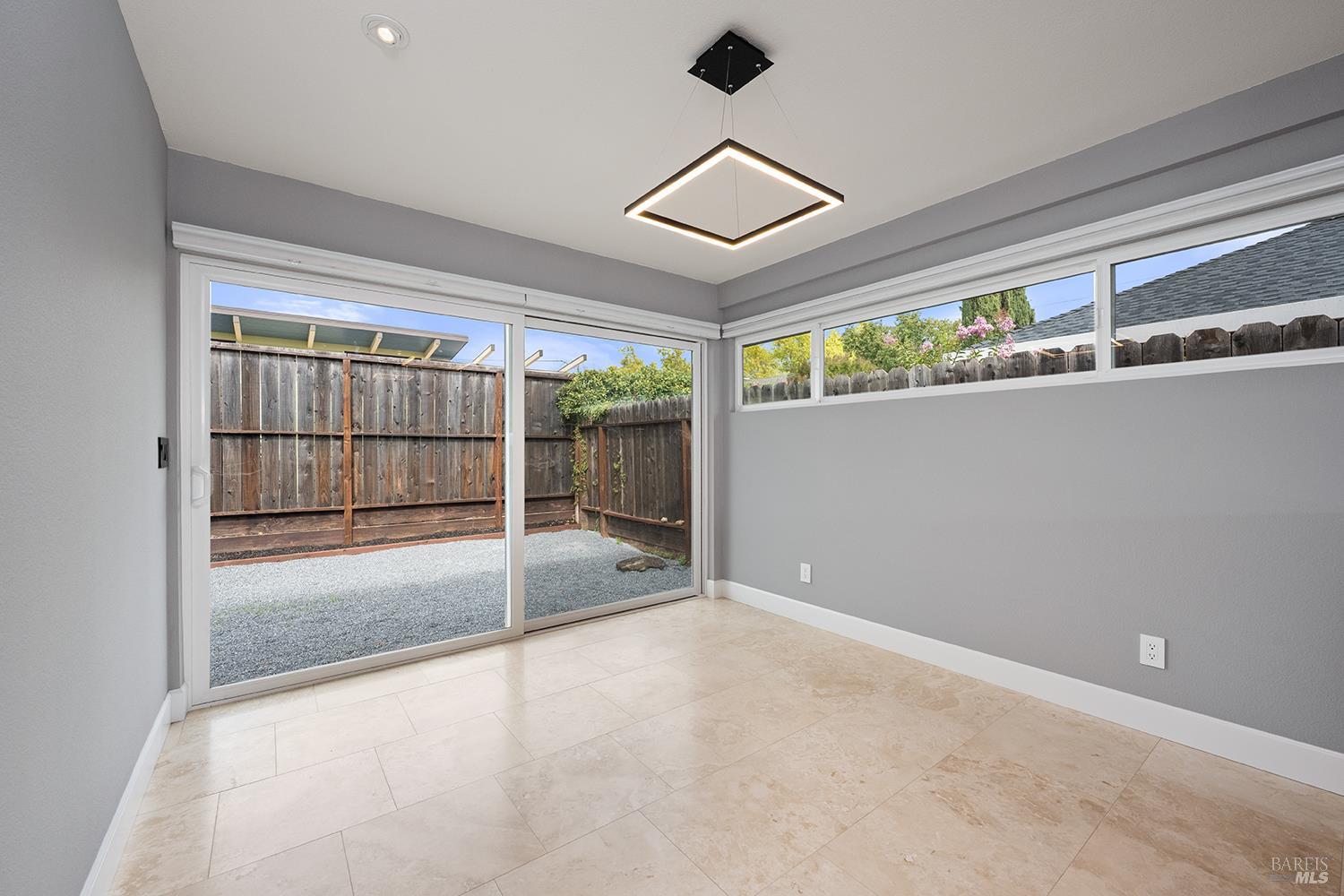 431-433 University St