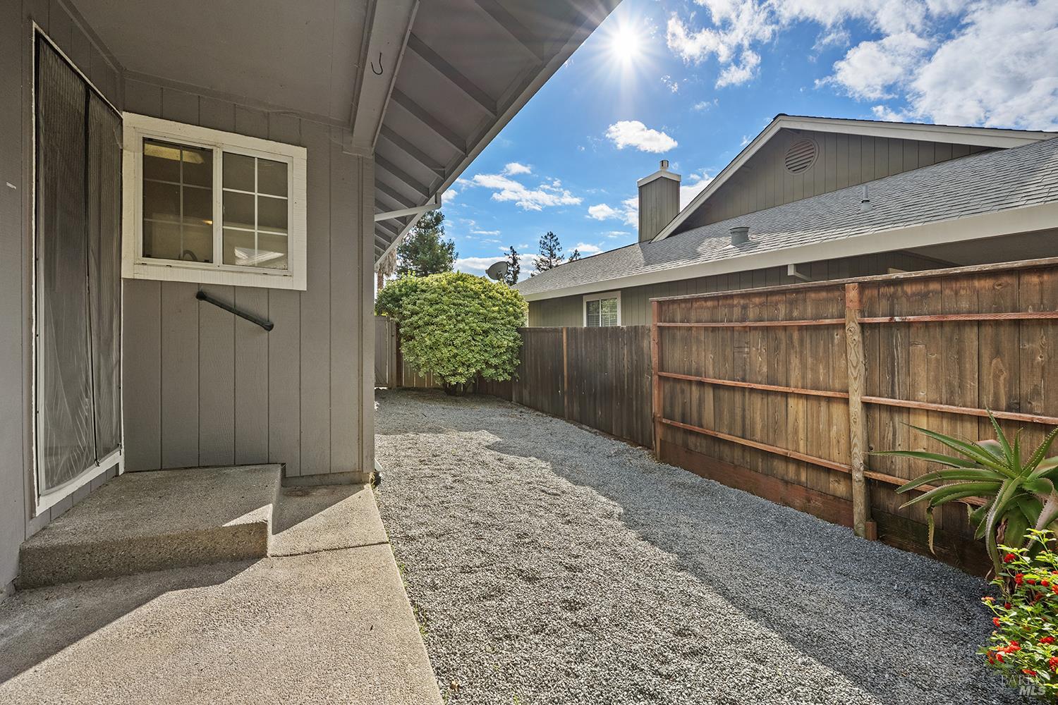 431-433 University St